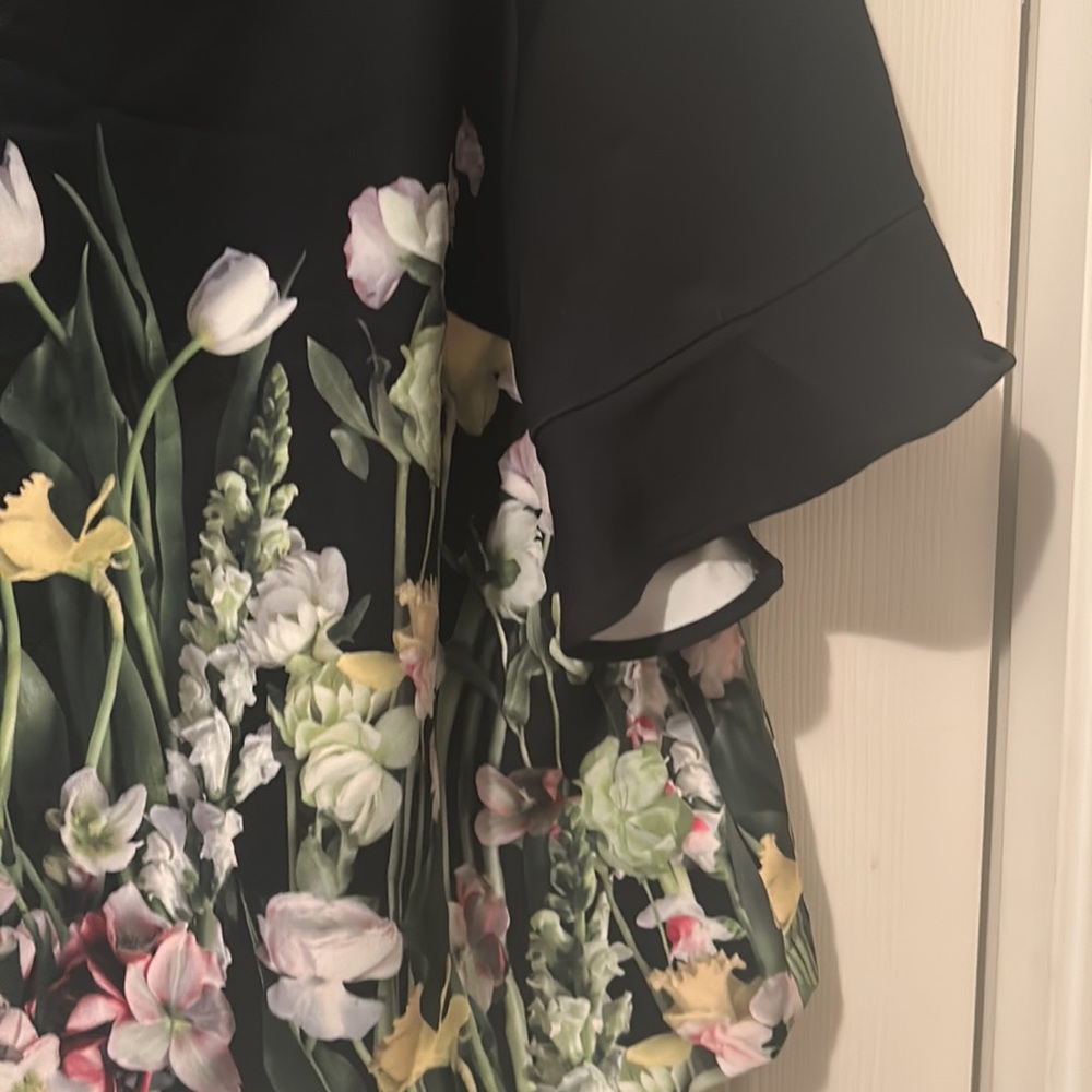 Floral Crop Top with Petal sleeves. - Picture 3 of 7